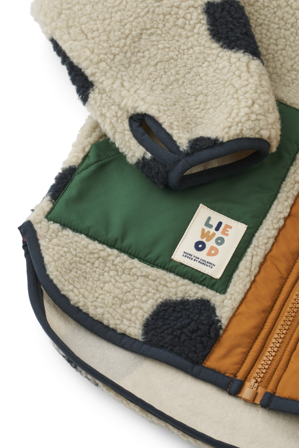 Teddy Jacke "Noam"